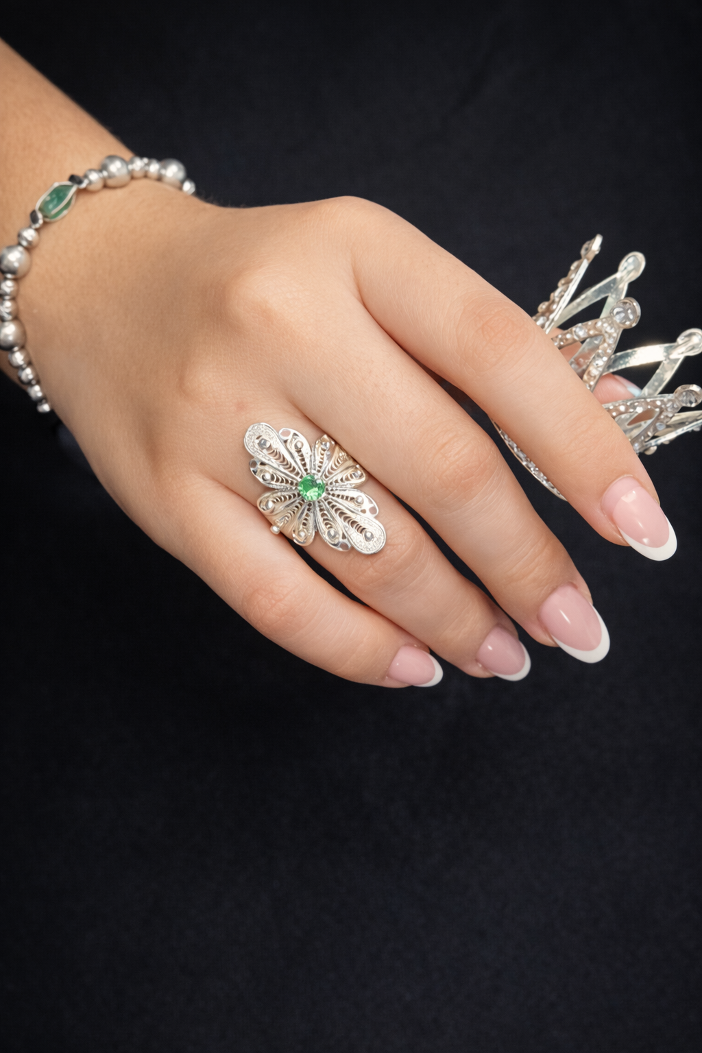 ANILLO COLA DE PATO CON ESMERLADA COLOMBIANA