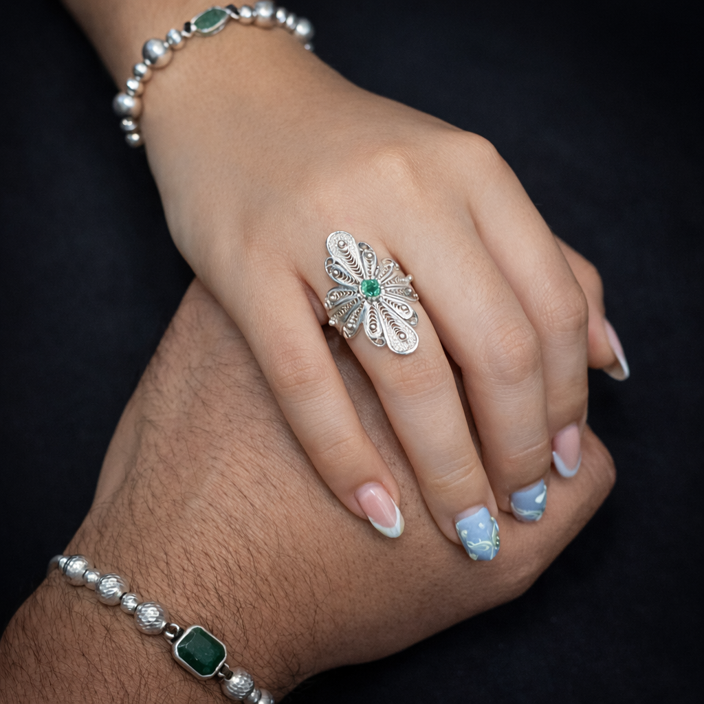 ANILLO COLA DE PATO CON ESMERLADA COLOMBIANA