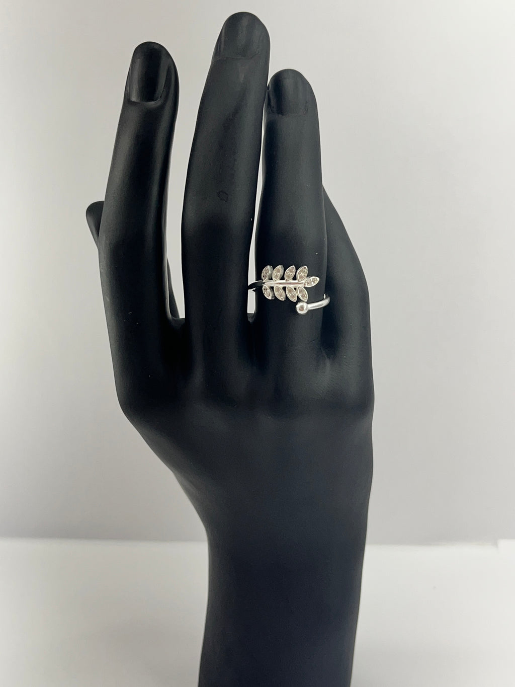 ANILLO HOJA DE OLIVIO CON CIRCONES